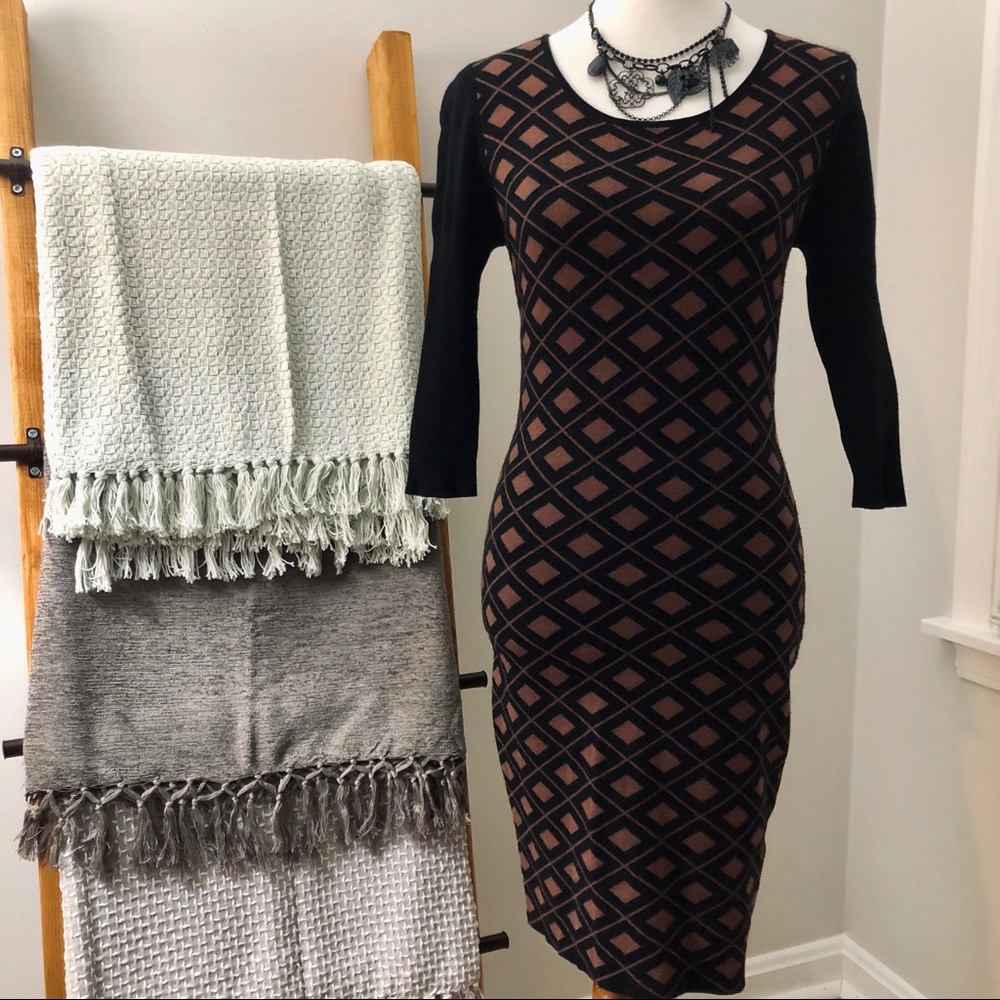 Lapis Knee Length Soft Dress Medium Black & Brown